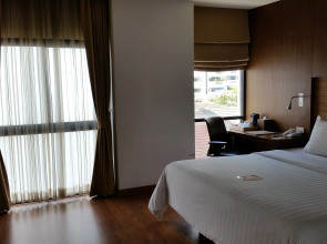 Отель Sacha's Hotel Uno