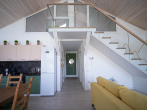 Частный Дом с Бассейном Мансардой и Видом на Горы