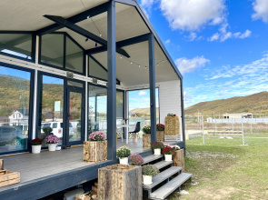 U reki v gorakh Private house