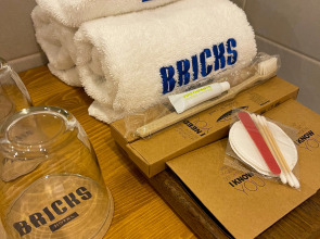 Отель Bricks