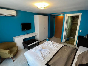 Отель Moon Blue