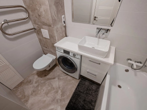 Апартаменты Студия у Станции Метро Грушевка