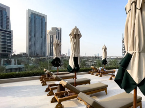 Апартаменты Сozy 1BR at Vida Residences Creek Beach