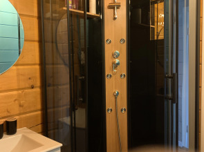 Частный дом A-фрейм в лесу Зеленого города