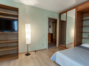 Квартира двухкомнатная вблизи Петергофских фонтанов