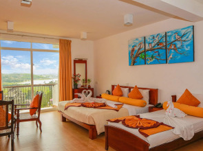 Отель Oak Ray Summer Hill Breeze