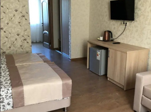 Три Сезона