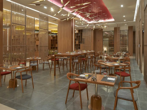 Отель Holiday Inn & Suites Saigon Airport