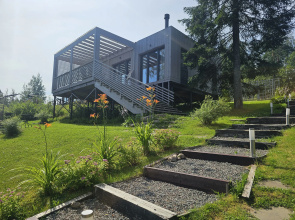 Chernichnyij Sklon Grey House Private house