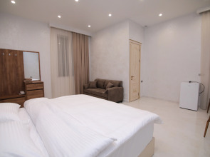 Отель Louvre Home