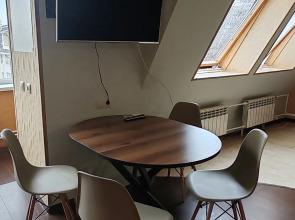 Квартира - студия в центре, есть выход на крышу и бесплатная парковка