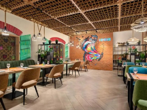 Отель La Quinta by Wyndham Dubai Jumeirah