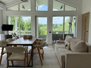 Panoramniy u Lesa i Ozera s Saunoy i Kupeliyu Private House