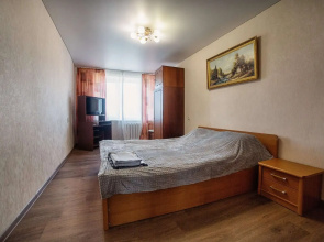 Na Ulitse Oktyabryskoy Revolyutsii 13 Flat