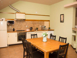 Апартаменты Лоял на улице 9-я Линия 14