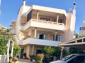 Menelaos Apartments