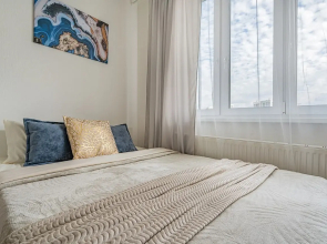 Shikarnaya Kvartira Ryadom S Parkom Flat