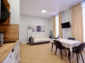 Kvartira Studia radom s Eko tropoj