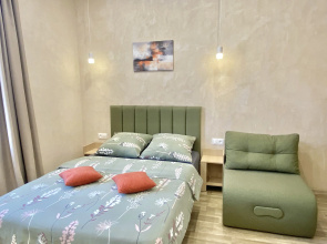 Zheltyi Nartcis Studiya Luks Flat