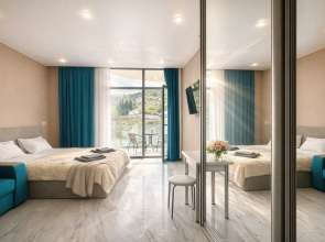 Apartamenty LS-Family Comfort s vidom na gory i gorod s 4 etazha Apartments