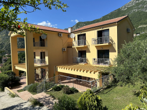 Villa Risan Aparthotel
