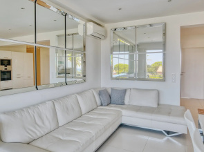 Luxurious 2BD W/seaview In Cap D'antibes Apartments