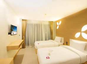 Отель Clarion Patong Beach
