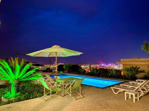 Квартира Сапфир с бассейном и видом на лес