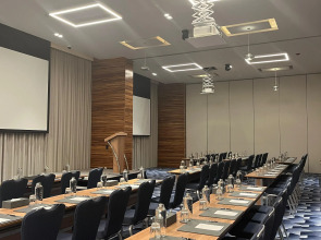 Отель Grand Cosmopolitan