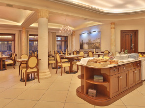 Resort Retro Riverside Wellness