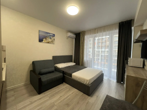 Studiya U Morya S Balkonom Flat