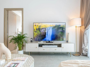 Апартаменты Marco Polo Fancy Marina Getaway With Mesmerizing Views