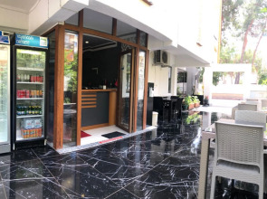 Отель Lavin Garden