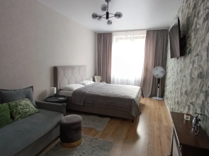 Kvartira u Mora v Novom Dome Premium-klassa Roza Vetrov