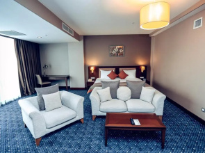 Parkside Hotel & Apartments