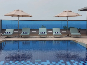 Отель Beach Walk