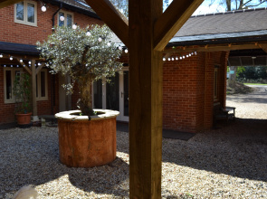 The Kingsley At Eversley Hotel