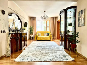 Retro na Auezova Flat
