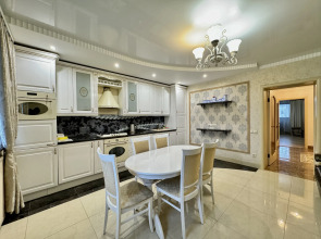 Квартира 2-х комнатная возле Кремля