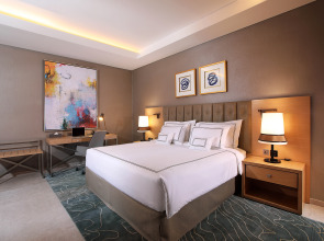 Отель Grand Cosmopolitan