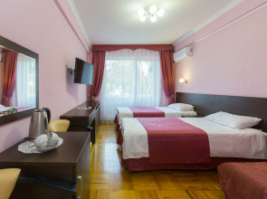 Санаторий Курортная Поликлиника им. Н.И. Пирогова с Пансионатом с Лечением Искра