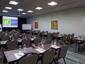 Holiday Inn Express Dubai Internet City an IHG Hotel