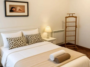 Spacious 2BR Apartment - Balcony & Prime Location Apartments