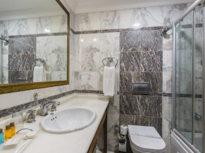 Отель Acra Special Class