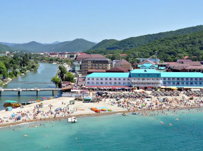 Курортный отель и яхт-клуб Торнадо