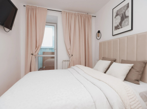 Studiya Aparthause s udobnoy lokatsiey i beskontaktnym zaezdom Flat