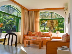 Govino Bay Apart-Hotel