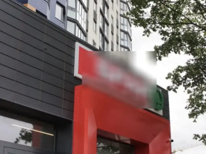 Апартаменты улучшенные в новом доме с качелей