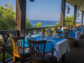 Отель Merit Crystal Cove Casino & SPA