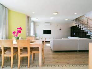 Апартаменты 4-комнатные HomeApart Сторожовская, 8